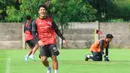 Pemain Persija Jakarta, Eksel Runtukahu, saat sesi latihan jelang laga melawan Persib Bandung dalam lanjutan BRI Super League di Persija Training Ground, Bojongsari, Depok, Kamis (7/5/2026). (Bola.com/M Iqbal Ichsan)