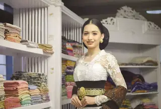 Batik bukan sekadar kain, melainkan warisan budaya yang sarat makna. (foto/dok: instagram.com/hasanbatik)