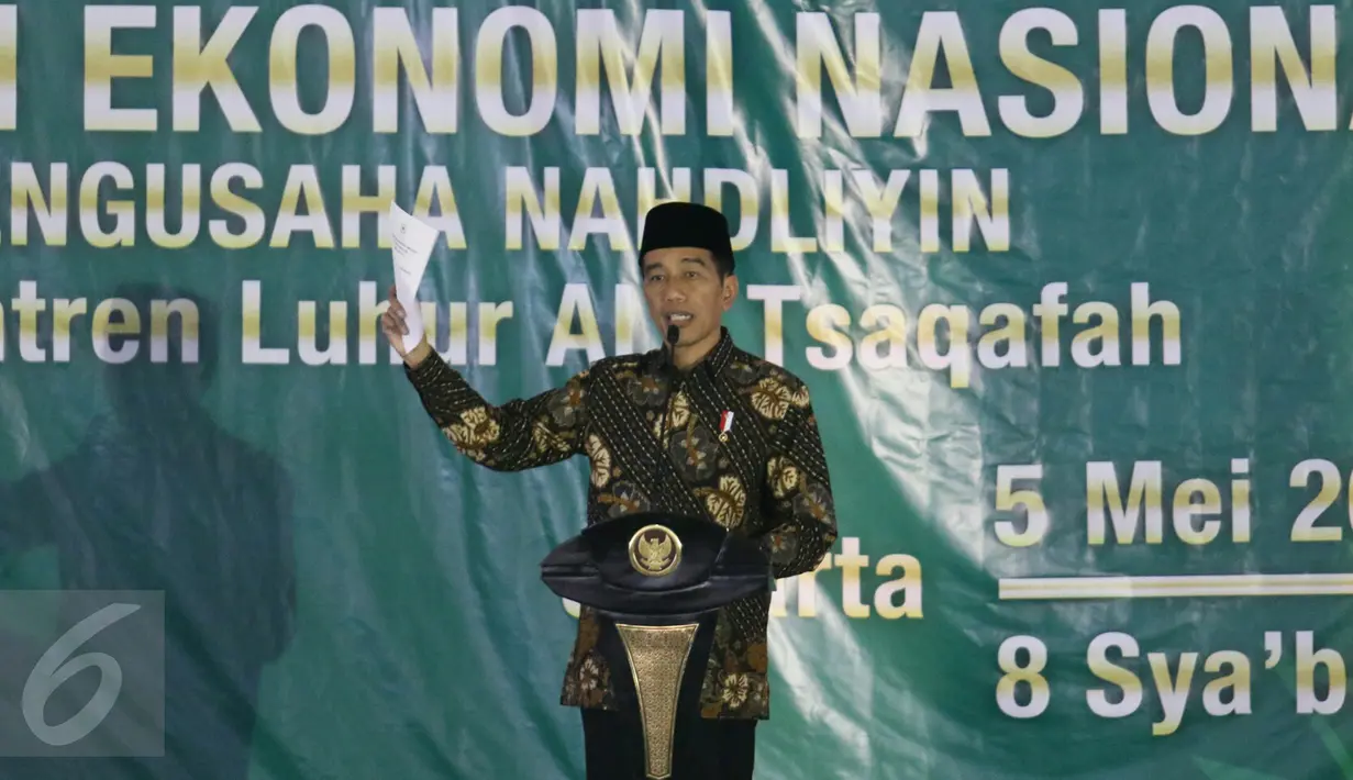 Presiden Jokowi berjanji akan mempermudah para pengusaha Nahdliyn dalam mengembangkan perekonomian saat menghadiri Pembukaan Mukernas I HPN di Jagakarsa, Jakarta, Jumat (5/5). (Liputan6.com/Angga Yuniar)