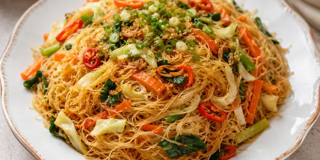 Cara Memasak Bihun Goreng Tanpa Kecap Asin, Rasanya Tetap Gurih dan Bikin Ketagihan