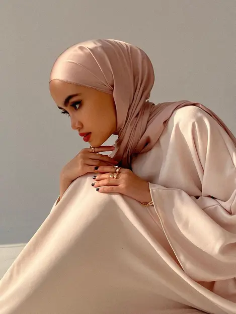 3 Jenis Kain Hijab Pashmina yang Mudah Dibentuk dan Bikin Tampilan Elegan