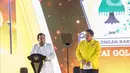 “Banyak yang bilang Pak Prabowo sekarang berubah, bagaimana tidak berubah, dua kali dikalahkan makanya saya berubah,” tutur Prabowo disambut tawa Jokowi dan hadirin di acara HUT Partai Golkar. (Liputan6.com/Angga Yuniar)