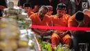 Tersangka kasus narkoba jaringan Malaysia-Indonesia dihadirkan saat rilis di Bareskrim Mabes Polri, Jakarta, Selasa (9/7/2019). Selama 2019, Bareskrim Polri bersama stakeholder terkait menyita 177,500 Kg sabu-sabu dan 30 ribu butir ekstasi dari sindikat Malaysia-Jakarta. (Liputan6.com/Fazail Fanani)