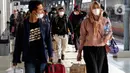 Pemudik tiba di Stasiun Senen, Jakarta, Minggu (23/5/2021). Plt Kepala Dinas Dukcapil DKI Budi Awaludin mencatat hingga hari Sabtu, 22 Mei 2021, atau sepekan arus balik Lebaran, jumlah warga yang tiba di Jakarta sudah mencapai angka 27.160 orang. (Liputan6.com/Johan Tallo)