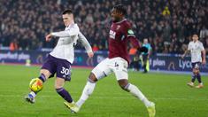 Pemain Manchester United, Benjamin Sesko, mencetak gol ke gawang West Ham United pada pekan ke-26 Premier League di London Stadium, Rabu (11/2/2026). (AFP/Ian Kington)