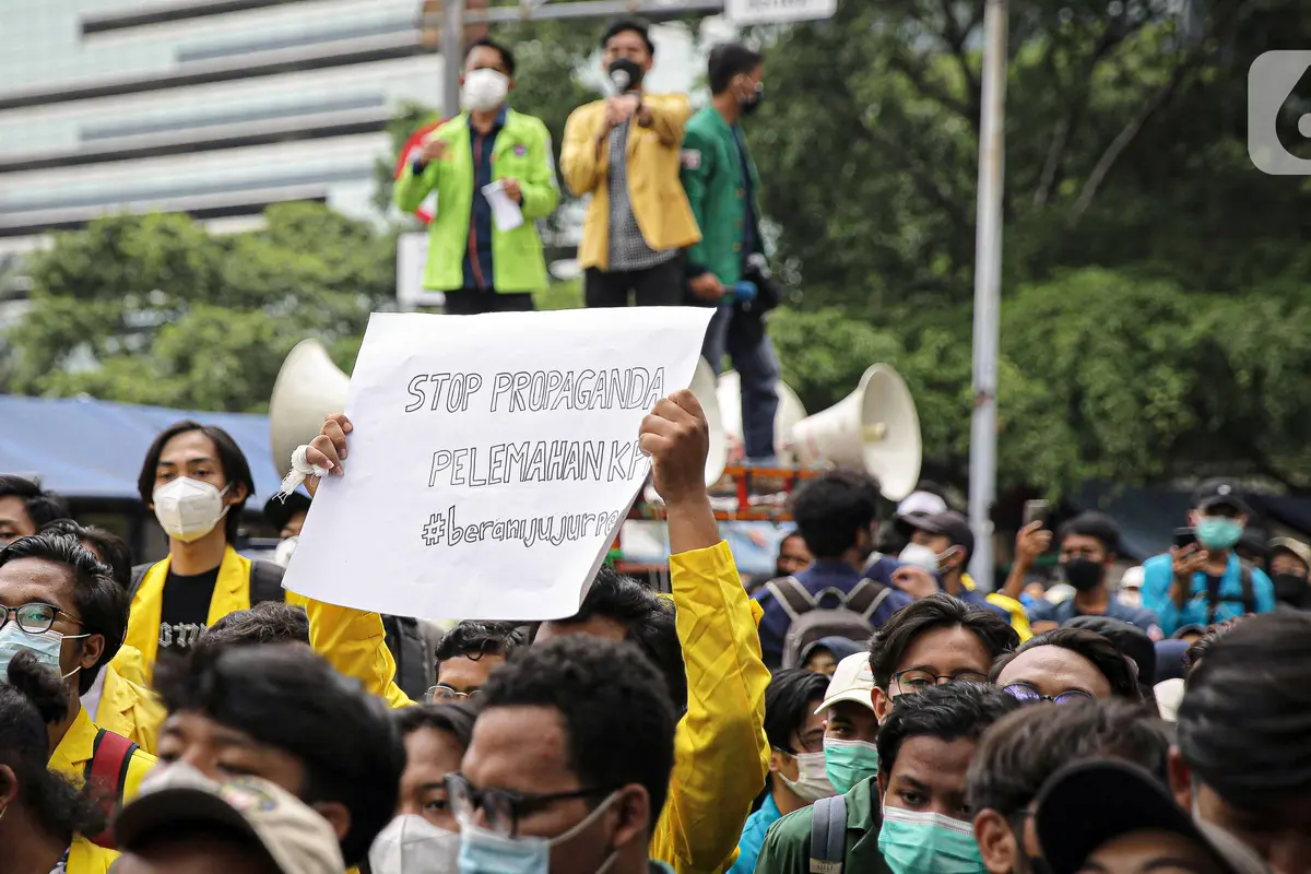 FOTO: Aksi BEM SI Tuntut Pembatalan Pemecatan 57 Pegawai KPK