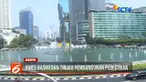 Anies Baswedan meninjau pembangunan trotoar di Jalan Sudirman hingga Thamrin.