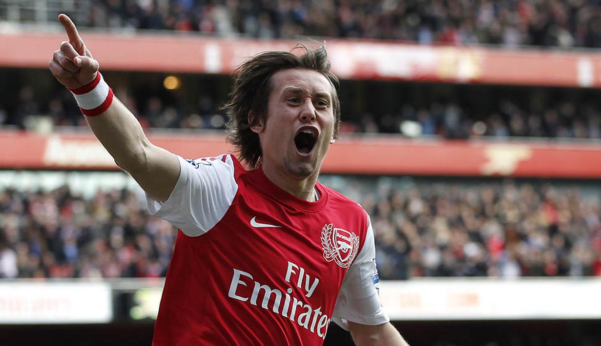 2. Tomas Rosicky (Arsenal), gelandang serang ini didatangkan dari Dortmund. Kemampuan Little Mozart yang luar biasa harus sirna akibat cedera yang menyelimutinya selama tiga bulan. (AFP/Ian Kington)