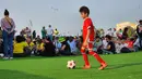 Aksi pesepak bola cilik lokal berikut juga menjadi hiburan tersendiri bagi para suporter yang memadati arena Fan Festival di Al Bidda Park. (Dok. SCM)