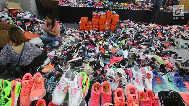 ilustrasi alas kaki.