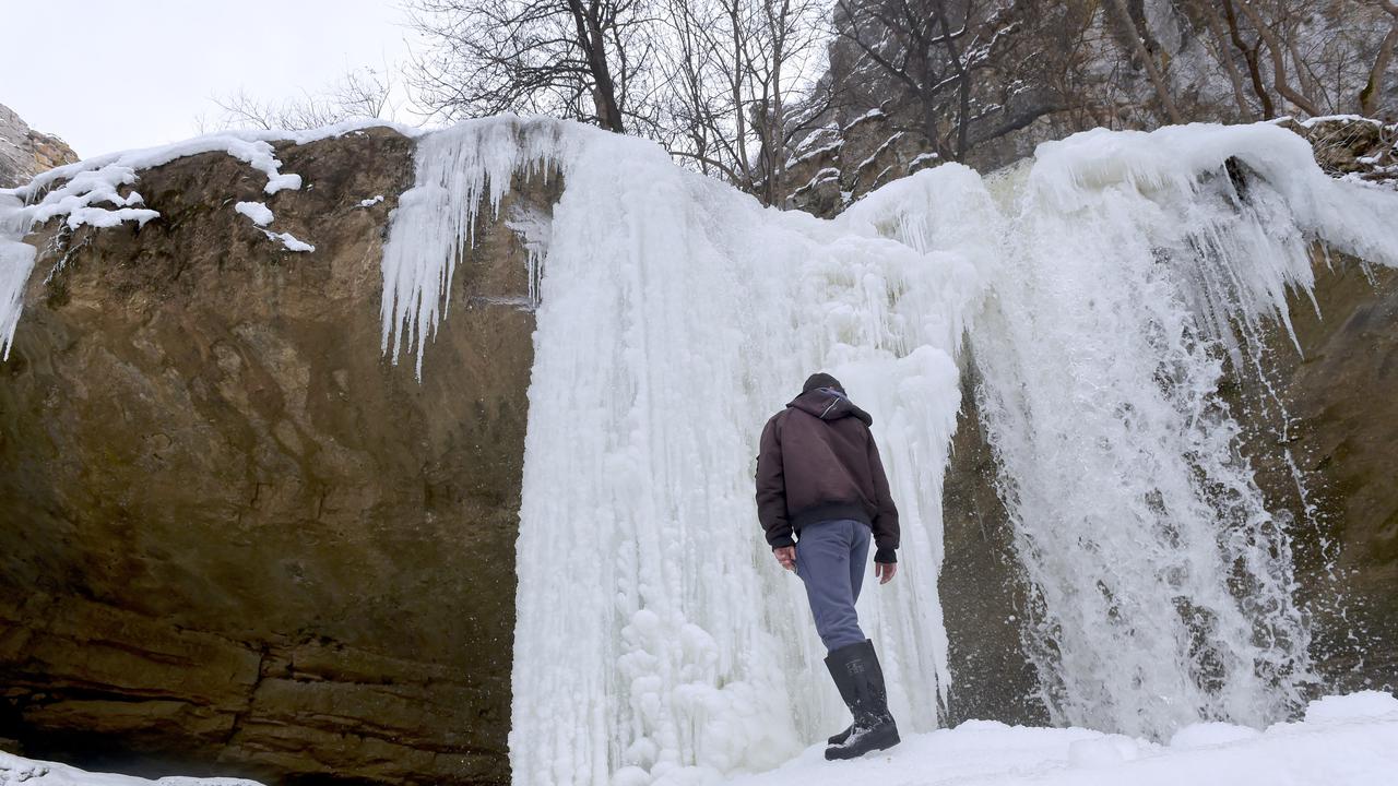 20170110-Air-Terjun-Kosovo-AFP