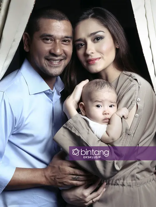 Pemain dalam sinetron Catatan Hati Seorang Istri itu memiliki alasan kenapa tidak menginginkan anaknya mengikuti kariernya di entertainment. Menurutnya, dunia hiburan itu tantangannya lebih berat. (Galih W. Satria/Bintang.com)