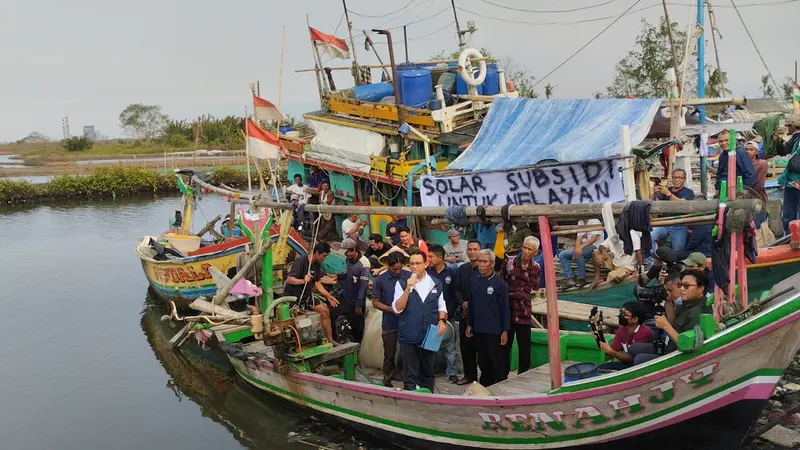 Calon presiden (capres) nomor urut satu, Anies Baswedan, melanjutkan kampanye hari kelima dengan mengunjungi Kampung Nelayan Kronjo, Tangerang, Banten, Sabtu (2/12/2023). (Liputan6.com/Winda Nelfira)