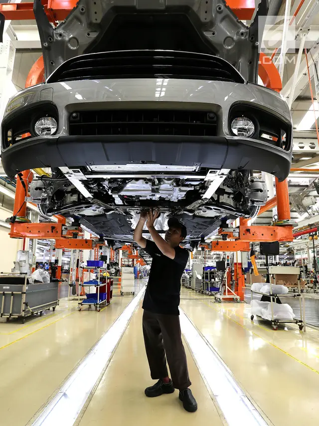 Mengintip Mobil MINI Countryman Rakitan Dalam Negeri