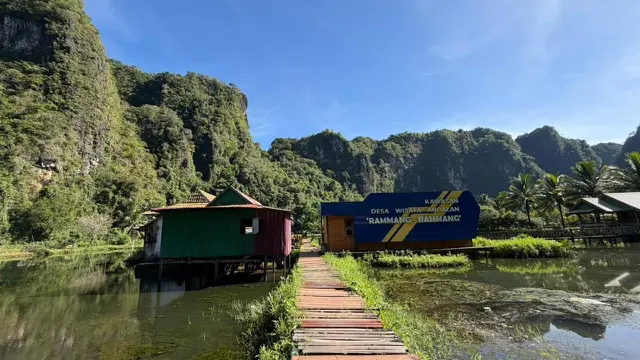 Rammang-Rammang, kawasan wisata alam berupa gugusan pegunungan karst