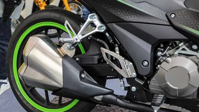 Knalpot yang digunakan mirip Kawasaki Z1000 (motosaigon)