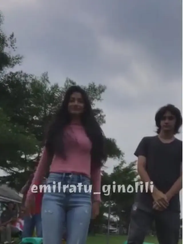 Dikabarkan Terlibat Cinta Lokasi, Ini 6 Potret Ratu Sofya dan Emiliano Cortizo