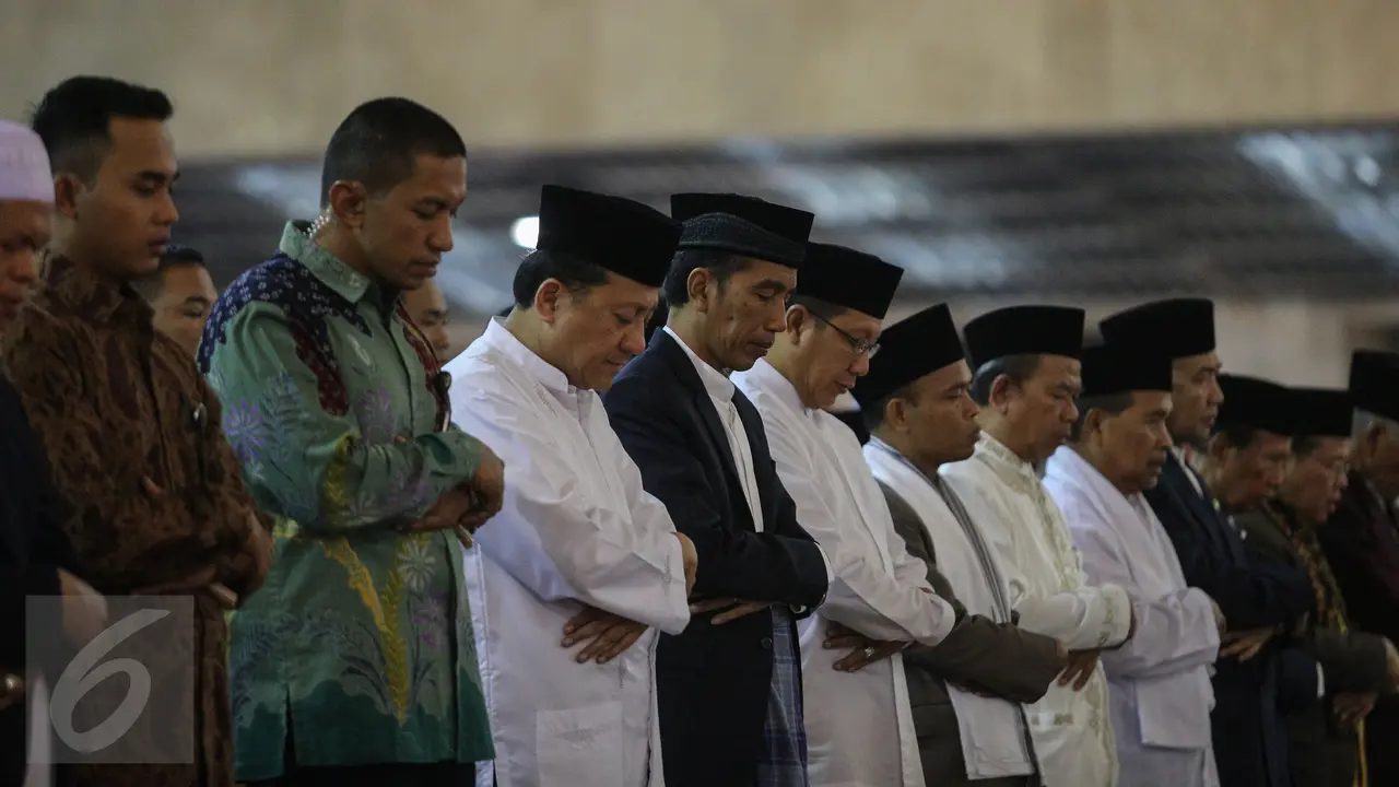 Presiden Jokowi Salat Tarawih Pertama di Masjid Istiqlal