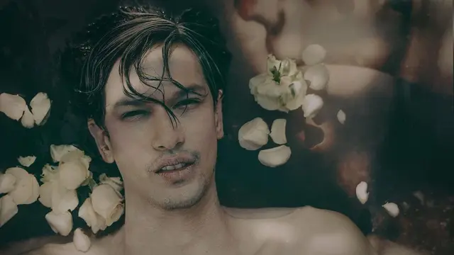 Gaya Pemotretan Dimas Beck Bertajuk ‘The Waking Dream Series’, Curi Perhatian