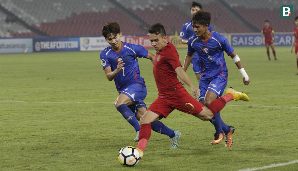 Penyerang Indonesia, Egy Maulana Vikri, saat melawan Chinese Taipei pada laga AFC U-19 di SUGBK, Jakarta, Kamis (18/10/2018). Indonesia menang 3-1 atas Chinese Taipei. (Bola.com/M Iqbal Ichsan)