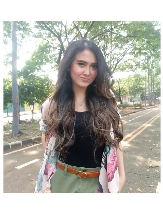 6 Pesona Meggy Diaz, Penyanyi Dangdut yang Dikabarkan Dekat dengan Tukul Arwana