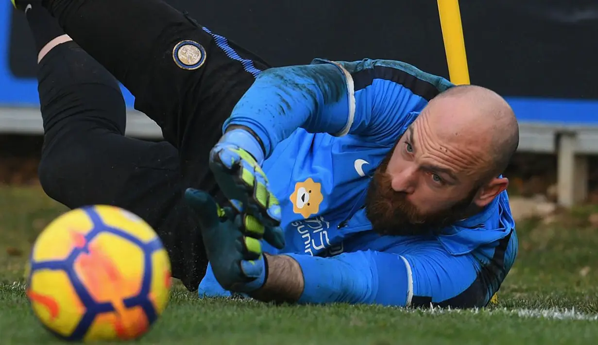 Tommaso Berni tercatat membela Inter Milan selama 6 musim mulai 2014/2015 sejak didatangkan dari Torino. Hingga memutuskan pensiun bersama Inter Milan pada Juli 2020, ia sama sekali tak pernah mencatatkan menit bermain bersama Nerazzurri. Bahkan, selama total 18 tahun berkarier sejak 2002 hingga 2020, ia hanya bermain dalam 120 laga bersama 8 klub yang dibelanya. (inter.it)