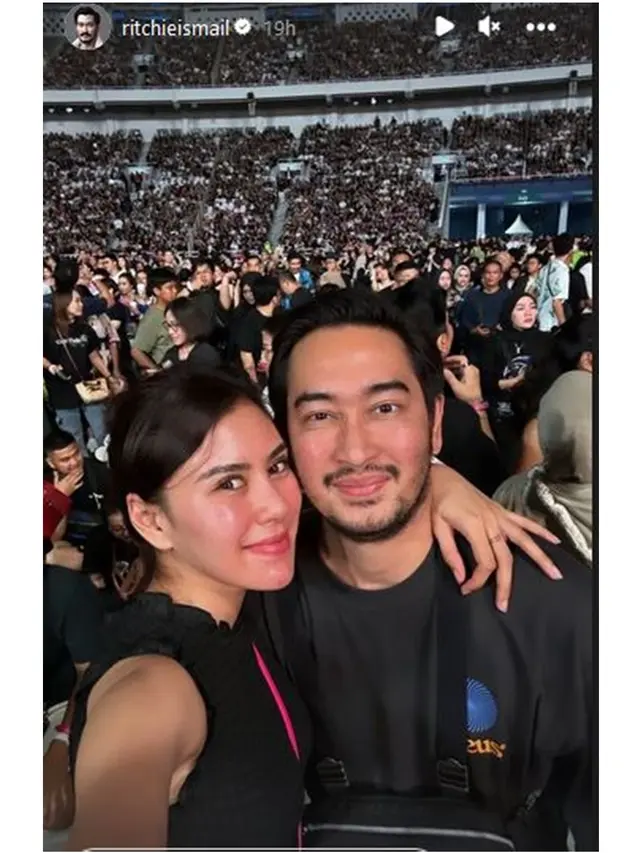 9 Potret Pasangan Artis Nonton Konser Coldplay di Jakarta, Bak Masa Pacaran