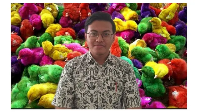Minta Editkan Background Warna Warni, 6 Hasilnya Bikin Senyum Tipis