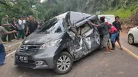 Longsor di Cadas Pangeran Sumedang: 2 Mobil Tertimpa Batu, 8 Korban Luka