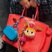 Tas Nagita Slavina dengan aksesoris lucu. (Sumber: @raffinagita1717/Instagram)