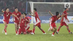 Pemain Timnas Indonesia saat merayakan kemenangan atas Thailand di babak Semifinal Piala AFF U-23 2025 di Stadion Utama Gelora Bung Karno (SUGBK) Jakarta, Jumat (25/7/2025). (Liputan6.com/Helmi Fithriansyah)