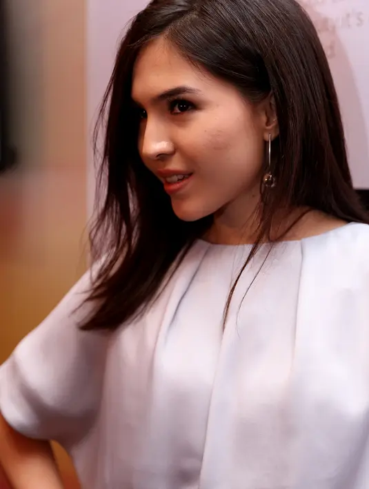 Olivia juga menekankan pentingnya peranan pemerintah dalam menanggulangi kasus ini. Pasalnya hanya pemerintah saja yang punya kuasa cukup untuk menghentikan dan menghukum pihak yang terlibat kerusakan alam. (Andy Masela/Bintang.com)