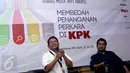 Jaksa KPK, Yudi Kristiana (kiri) memaparkan cara penangan perkara di KPK saat diskusi di gedung KPK, Jakarta, Senin (29/6/2015). (Liputan6.com/Helmi Afandi)