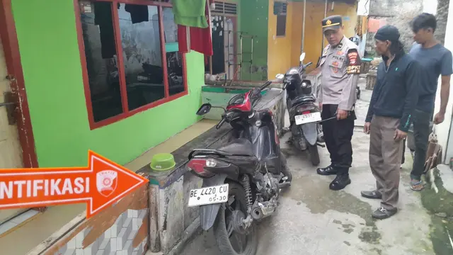 Dua sepeda motor menjadi barang bukti dalam kasus pembunuhan yang dilakukan Hengki terhadap istrinya di Bandar Lampung. Foto : (Istimewa).