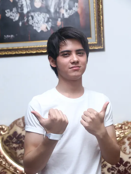 Tak hanya ingin menekuni karir di dunia tarik suara, Aliando juga memiliki resolusi lain di tahun 2016 yaitu menjaga kesehatannya. Karena seperti diketahui beberapa waktu lalu Aliando sempat jatuh sakit. (Andy Masela/Bintang.com)