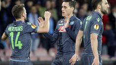 Pemain Napoli merayakan gol yang dicetak ke gawang Wolfsburg dalam leg kedua perempat final European League, Jumat (24/4/2015). (AFP).