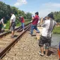 Inafis Polri mengolah TKP pekerja rel ganda tersambar kereta. (Foto: Liputan6.com/Polres Kebumen/Muhamad Ridlo)