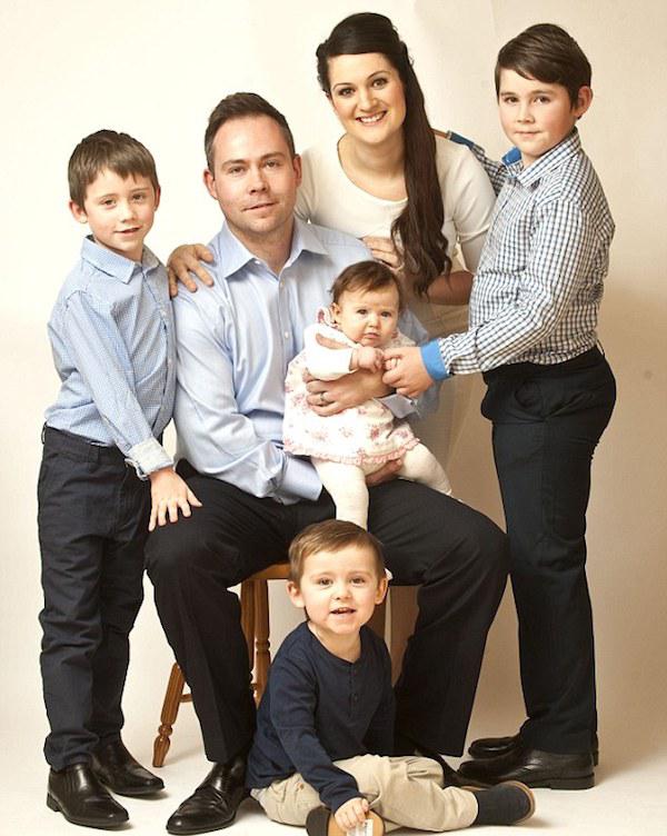 Hannah, Mark dan 3 anak laki-laki serta anak perempuannya | Photo: Copyright elitedaily.com