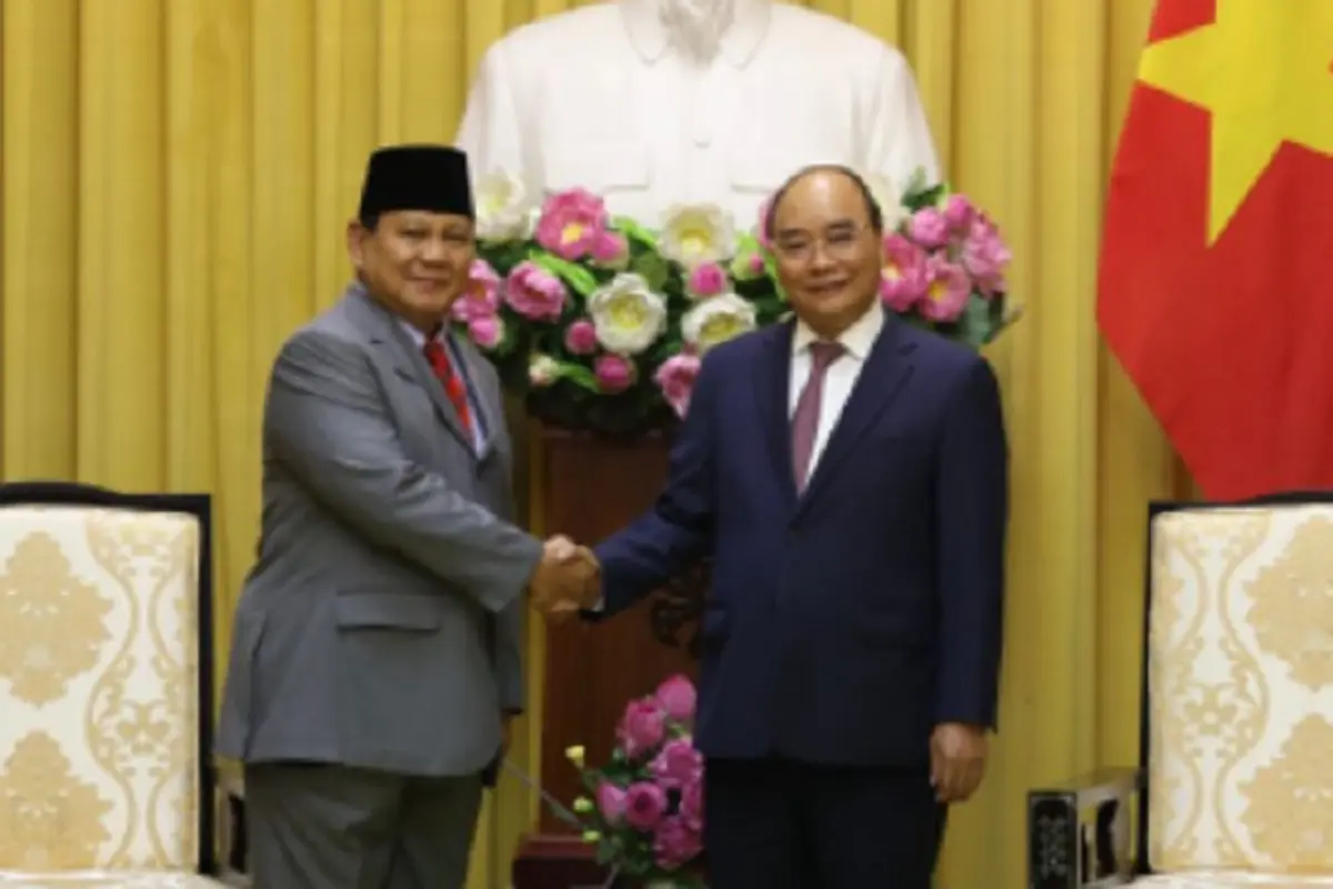 Menteri Pertahanan (Menhan) RI Prabowo Subianto diterima dengan hangat oleh Presiden Republik Sosialis Vietnam YM Nguyễn Xuân Phúc di Kantor Presiden Vietnam (Dokumentasi Pribadi Menhan Prabowo)