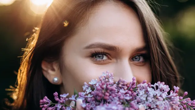 perempuan mata cantik