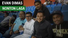 Berita video momen Evan Dimas menyaksikan David Laly melakoni laga debut di Liga Premier Malaysia di Stadion Shah Alam, Jumat (2/1/2018).
