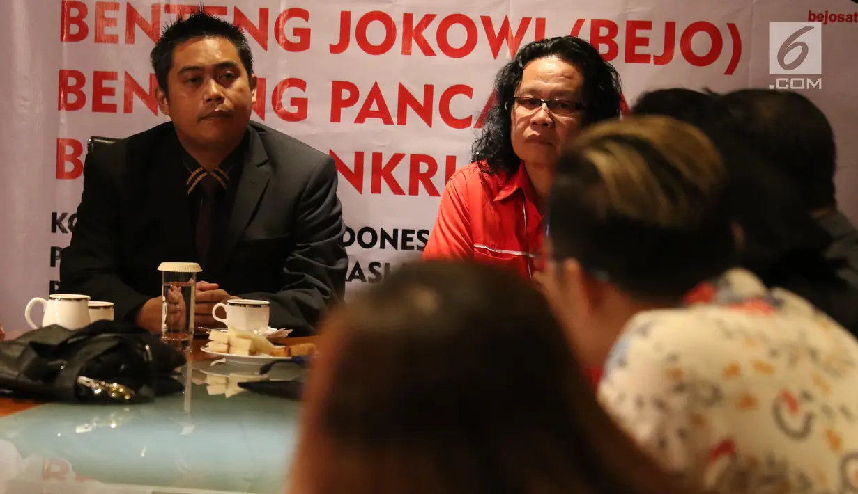 CEO PT Dinamika Utama Jaya Zainal Aziz dan Ketua Perkoin Jack Tumewan saat diskusi bisnis digital di Jakarta, Minggu (18/8/2019). Dalam diskusi tersebut membahas bisnis digital decacorn kedepan. (Liputan6.com/Angga Yuniar)