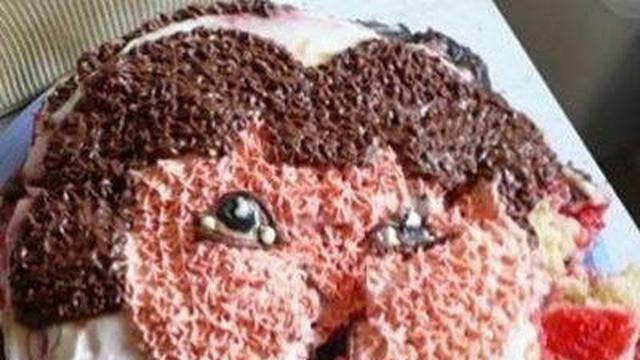 6 Kue Ulang Tahun Bentuk Kartun Wanita Ini Hasilnya Bikin Kecewa, Berantakan