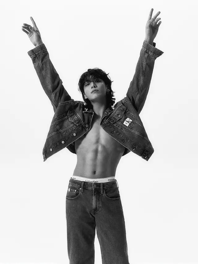 Jungkook BTS jadi bintang iklan Calvin Klein. (Foto: Twitter/ CalvinKlein)