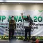 Fraksi Partai Gerindra meraih penghargaan ‘Fraksi Paling Peduli Terhadap Pertahanan’ pada Koordinatoriat Wartawan Parlemen (KWP) Award 2021. (Liputan6.com/Delvira Hutabarat)