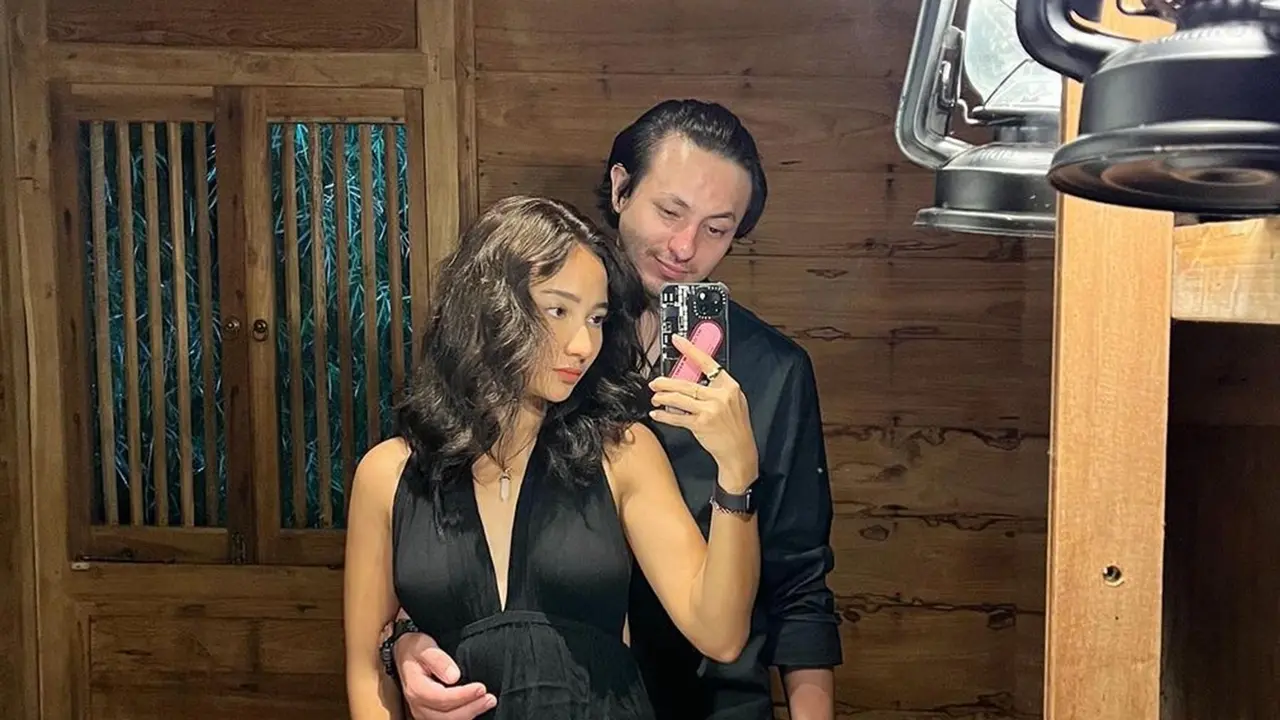 Momen Naomi Zaskia Rayakan Ulang Tahun Dylan Carr, Romantis Banget