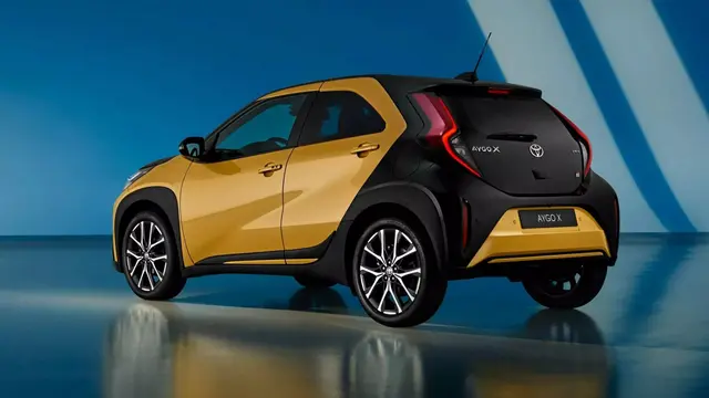 Aygo X hybrid bakal diposisikan di bawah Yaris Hybrid dengan banderol lebih terjangkau. (Carscoops)