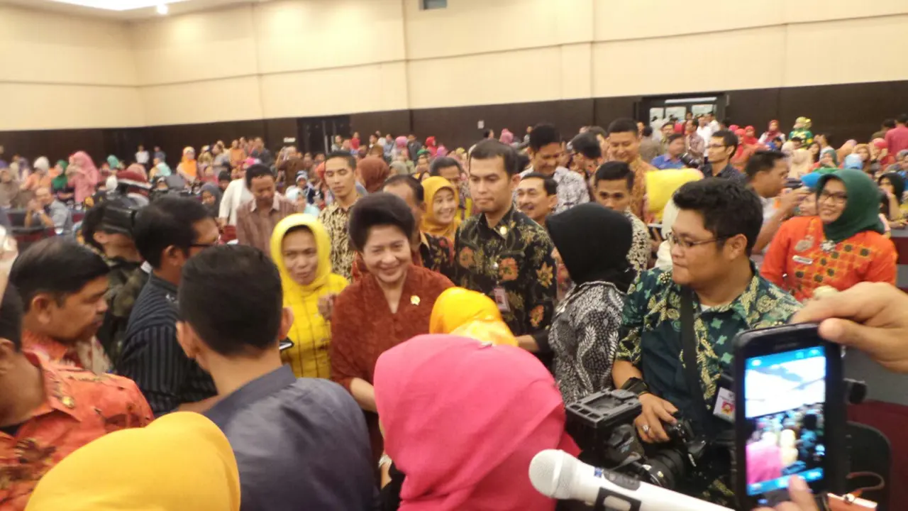 3 Minggu Jadi Menkes, Bobot Nila Moeloek Turun 2 Kilogram