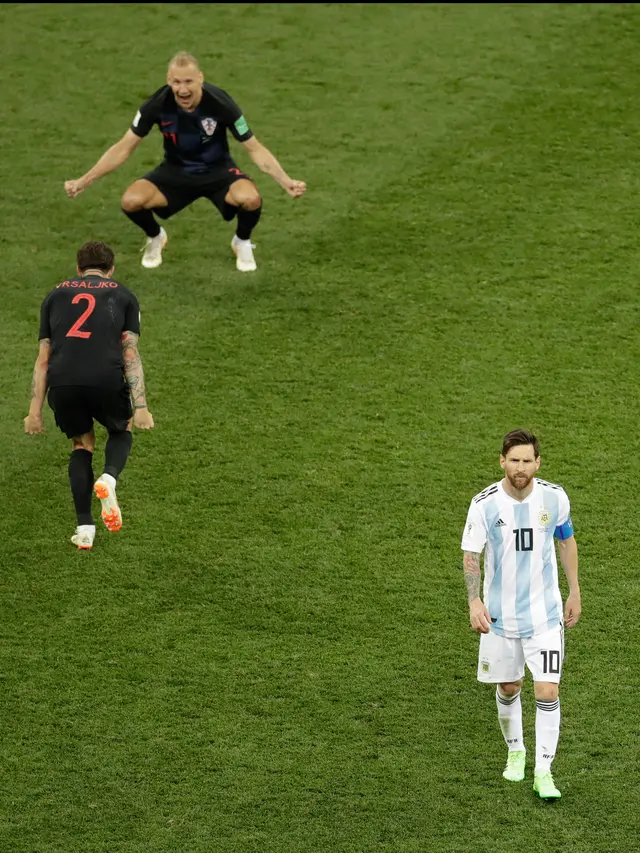 Lionel Messi Tertunduk Lesu
