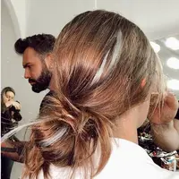 Warna highlight lebih pucat (www.instagram.com/justinemarja)